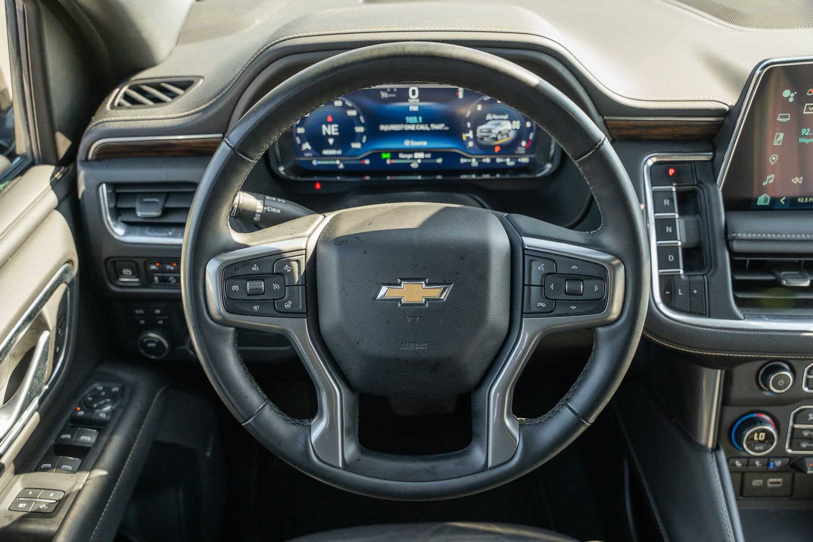 Used 2024 Chevrolet Tahoe Premier AWD/4WD image 27