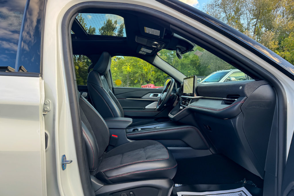 Certified 2025 Ford Explorer ST AWD/4WD image 14