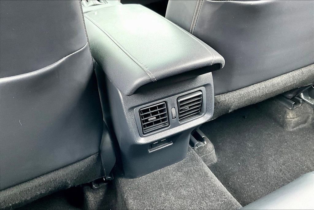 Used 2022 Toyota Venza XLE image 33