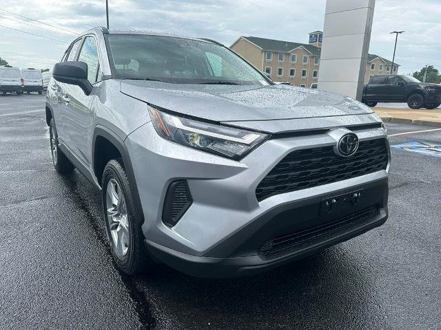 Used 2025 Toyota RAV4 LE AWD/4WD image 2
