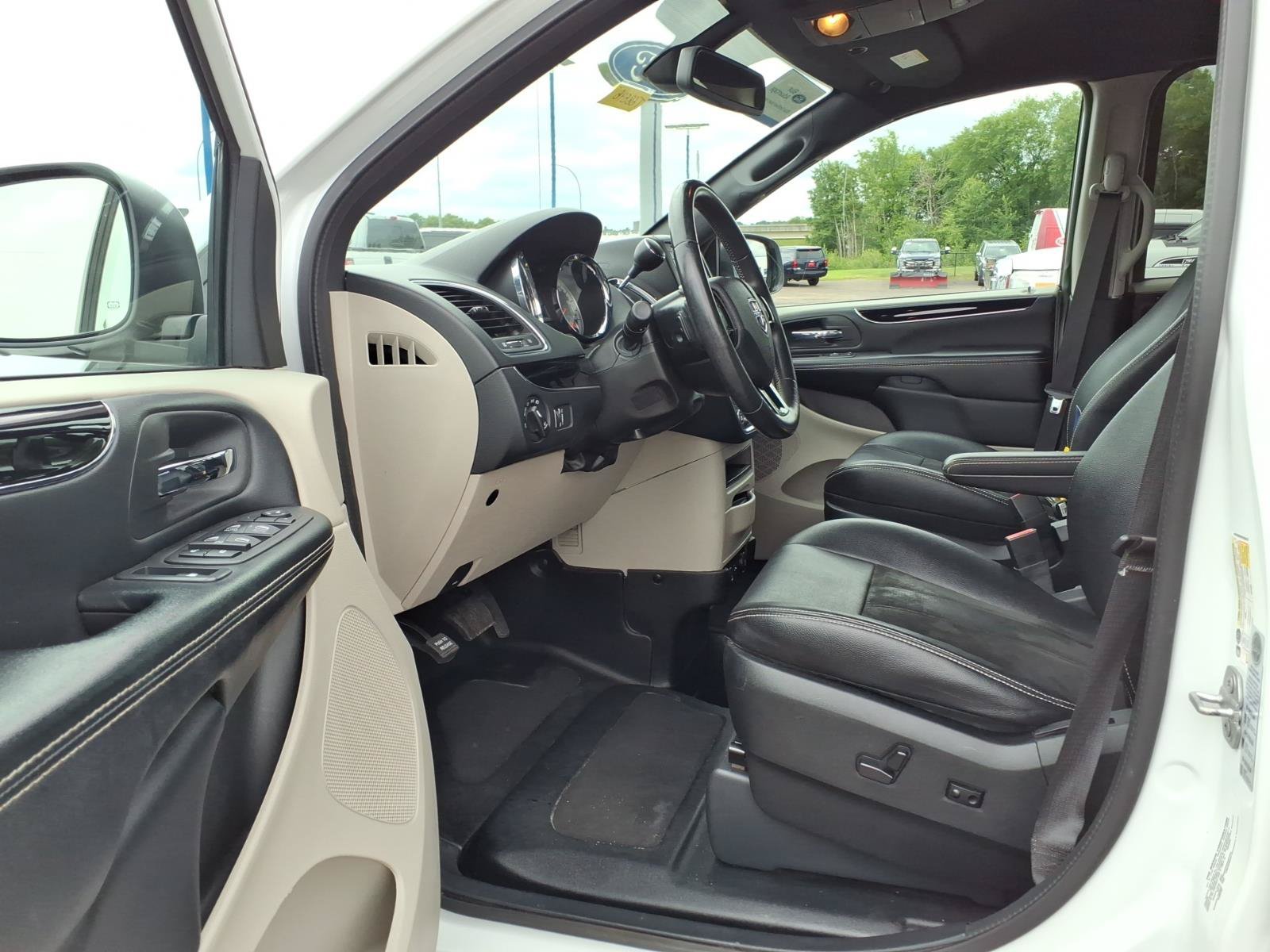 Used 2019 Dodge Grand Caravan SXT FWD image 10