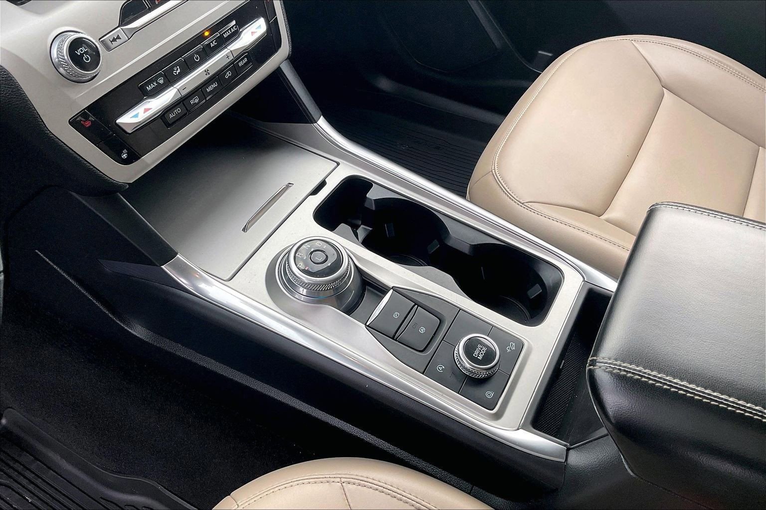 Certified 2023 Ford Explorer XLT w/ Equipment Group 202A image 14