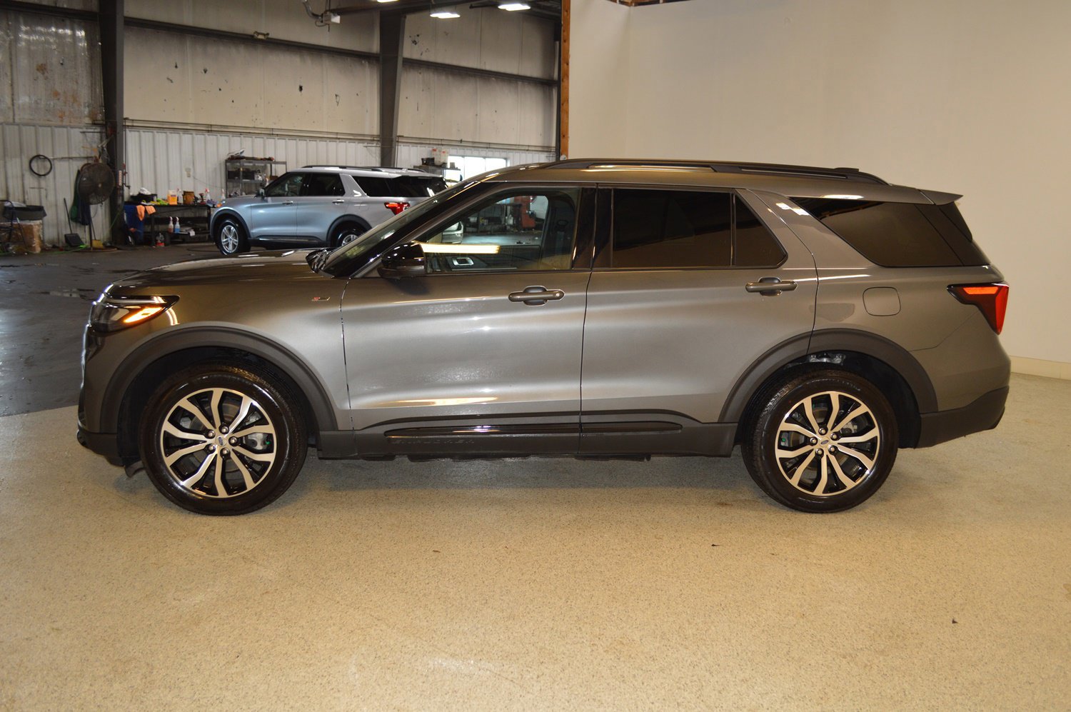 Certified 2025 Ford Explorer ST-Line image 2