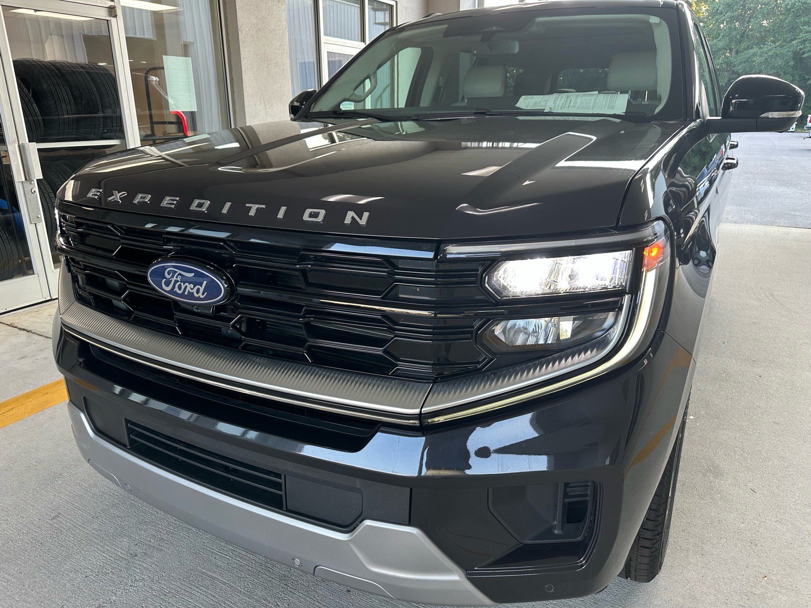 Certified 2025 Ford Expedition Platinum w/ Driver's Package AWD/4WD image 2