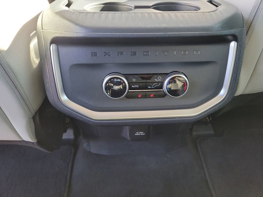 Certified 2025 Ford Expedition Platinum image 16