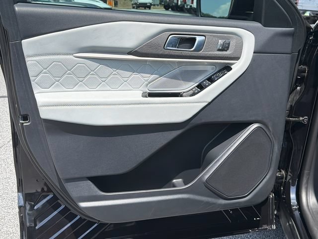 Certified 2025 Ford Explorer Platinum w/ Ultimate Package AWD/4WD image 12