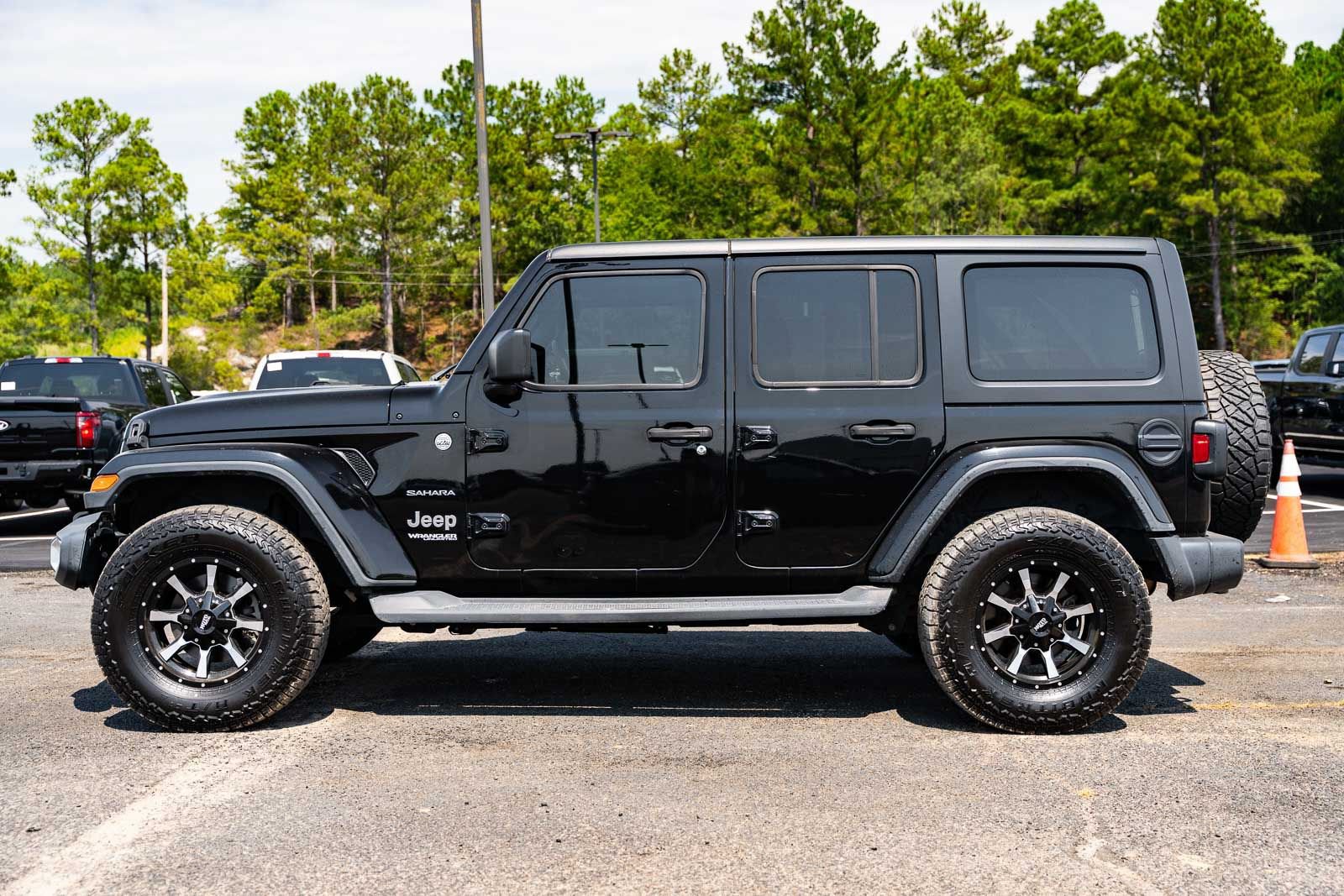 Used 2019 Jeep Wrangler Unlimited Sahara AWD/4WD image 4
