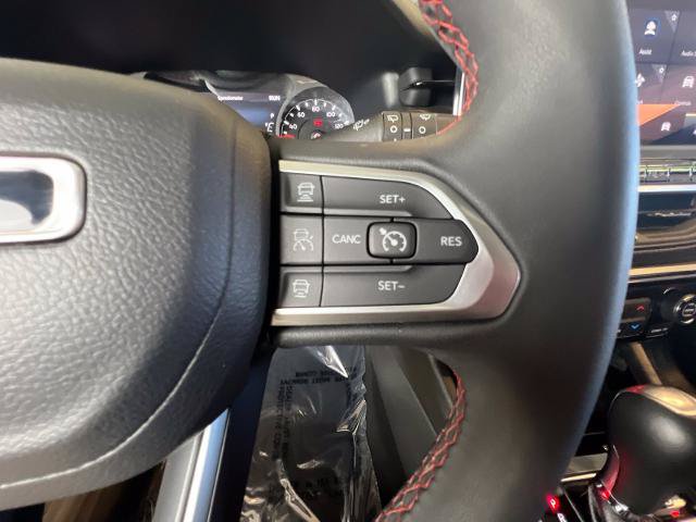 Used 2025 Jeep Compass Trailhawk AWD/4WD image 18
