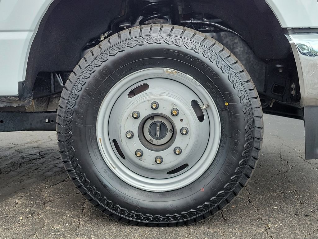 Certified 2025 Ford F350 XLT AWD/4WD image 9