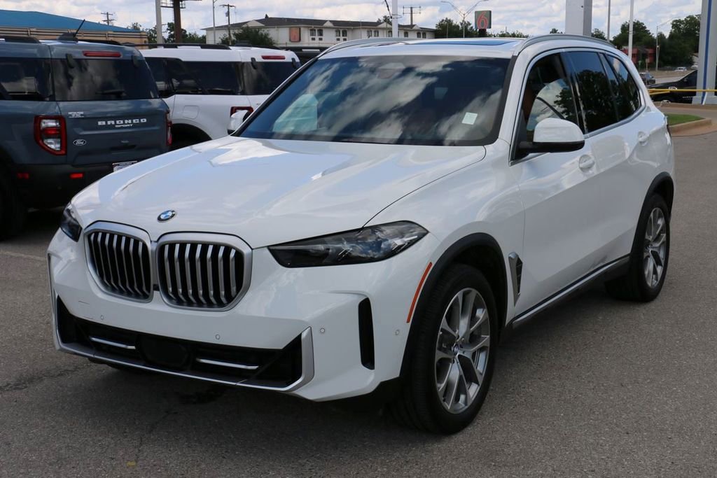 Used 2024 BMW X5 sDrive40i w/ Parking Assistance Package RWD image 2