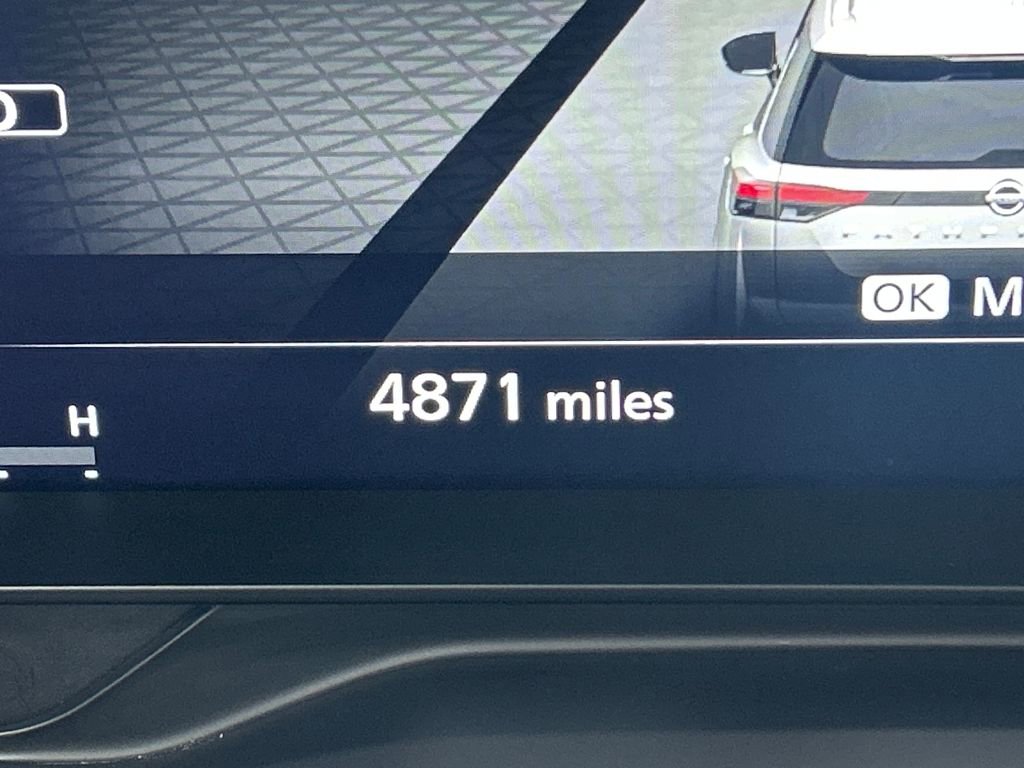 Used 2025 Nissan Pathfinder Platinum w/ Cargo Package image 24