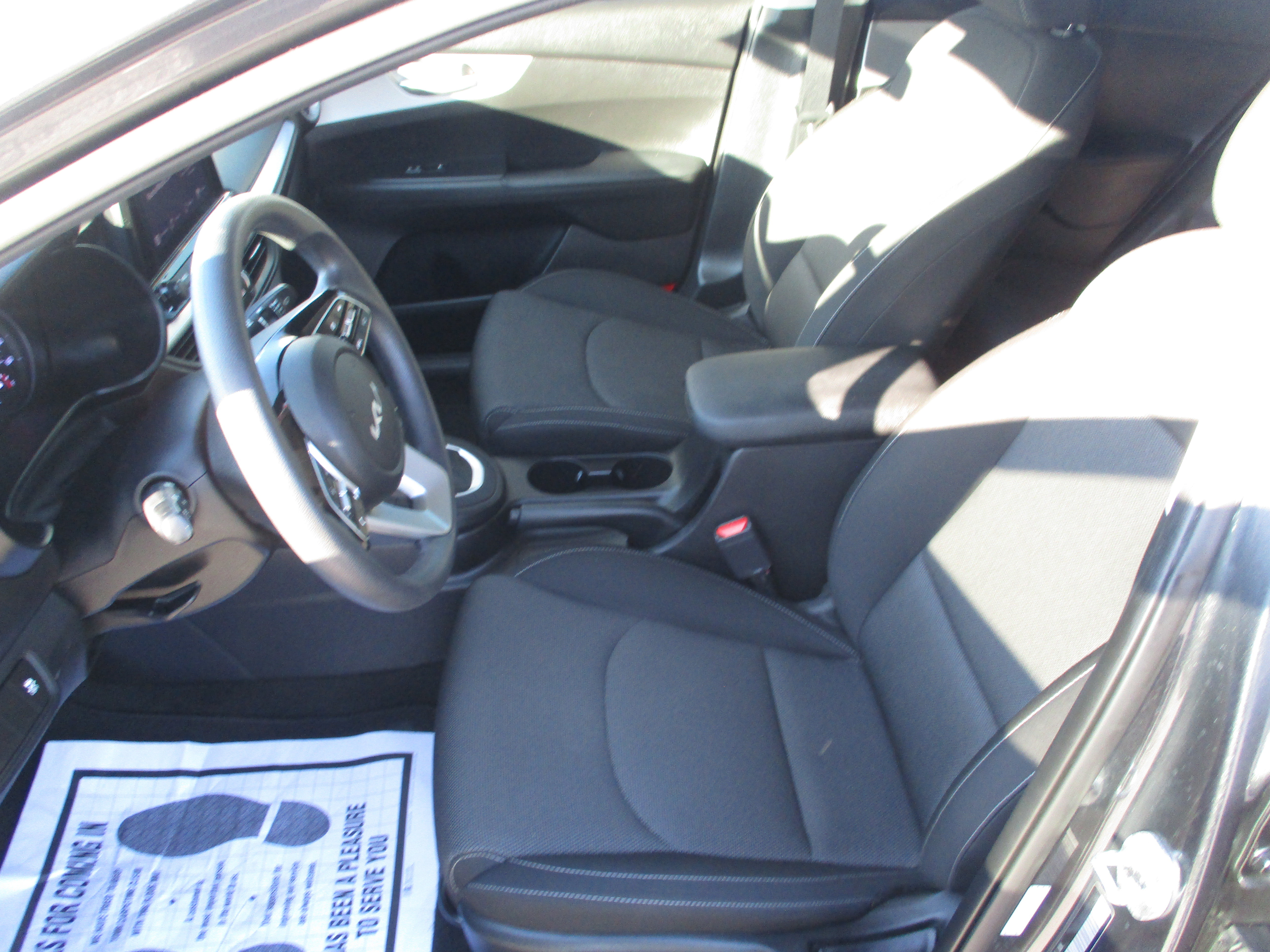 Used 2023 Kia Forte LX image 9