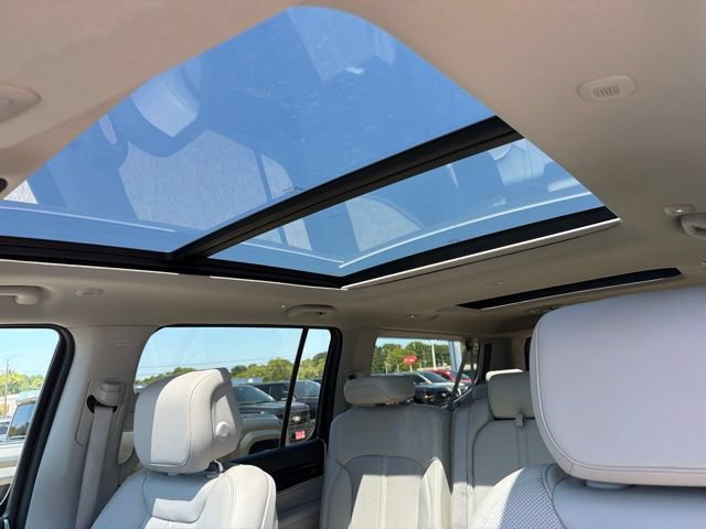 Used 2024 Jeep Wagoneer L 4WD w/ Premium Group I image 28