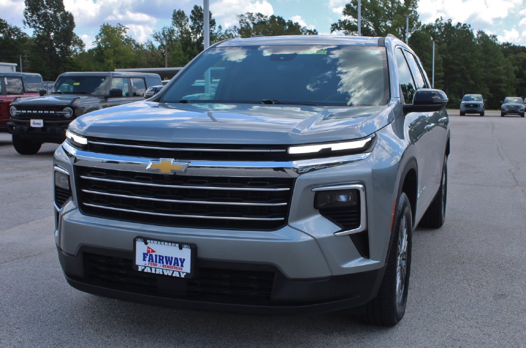 Used 2025 Chevrolet Traverse LT FWD image 5