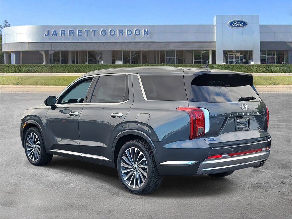 Used 2023 Hyundai Palisade Calligraphy image 2