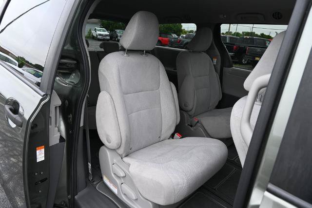 Used 2020 Toyota Sienna L FWD image 23
