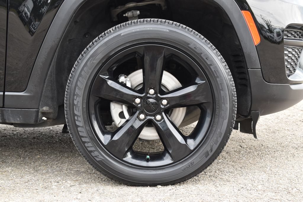 Used 2023 Jeep Grand Cherokee Altitude AWD/4WD image 6