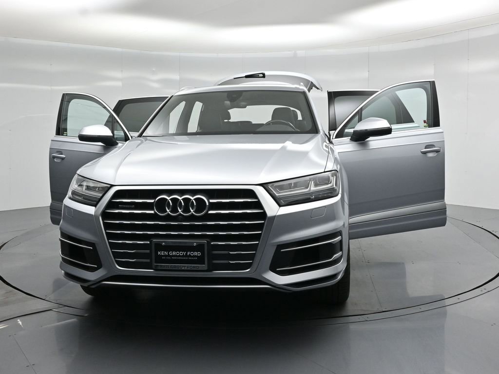 Used 2017 Audi Q7 3.0T Premium Plus w/ Premium Plus Package AWD/4WD image 32