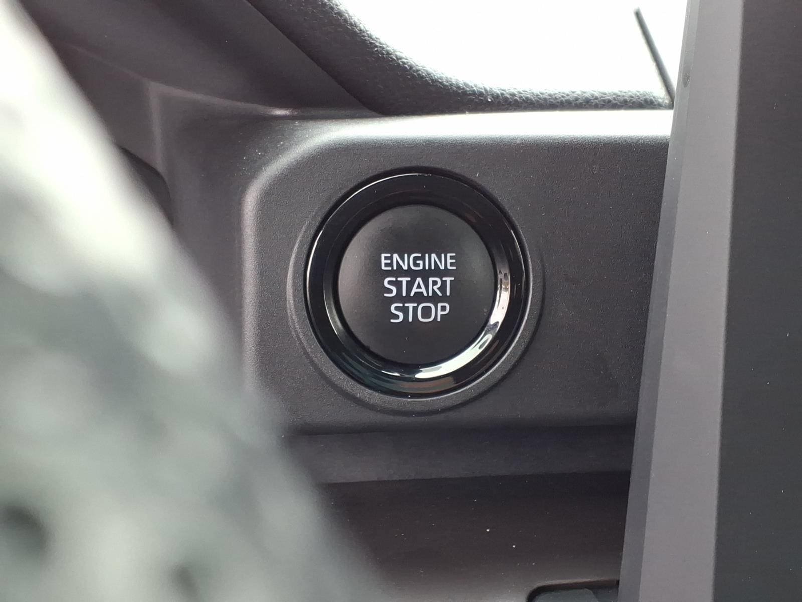 Used 2025 Toyota Tacoma SR5 AWD/4WD image 15