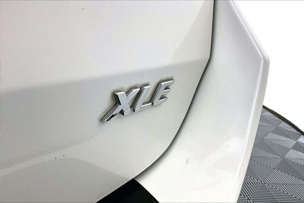 Used 2019 Toyota Sienna XLE w/ XLE Navigation Package FWD image 14
