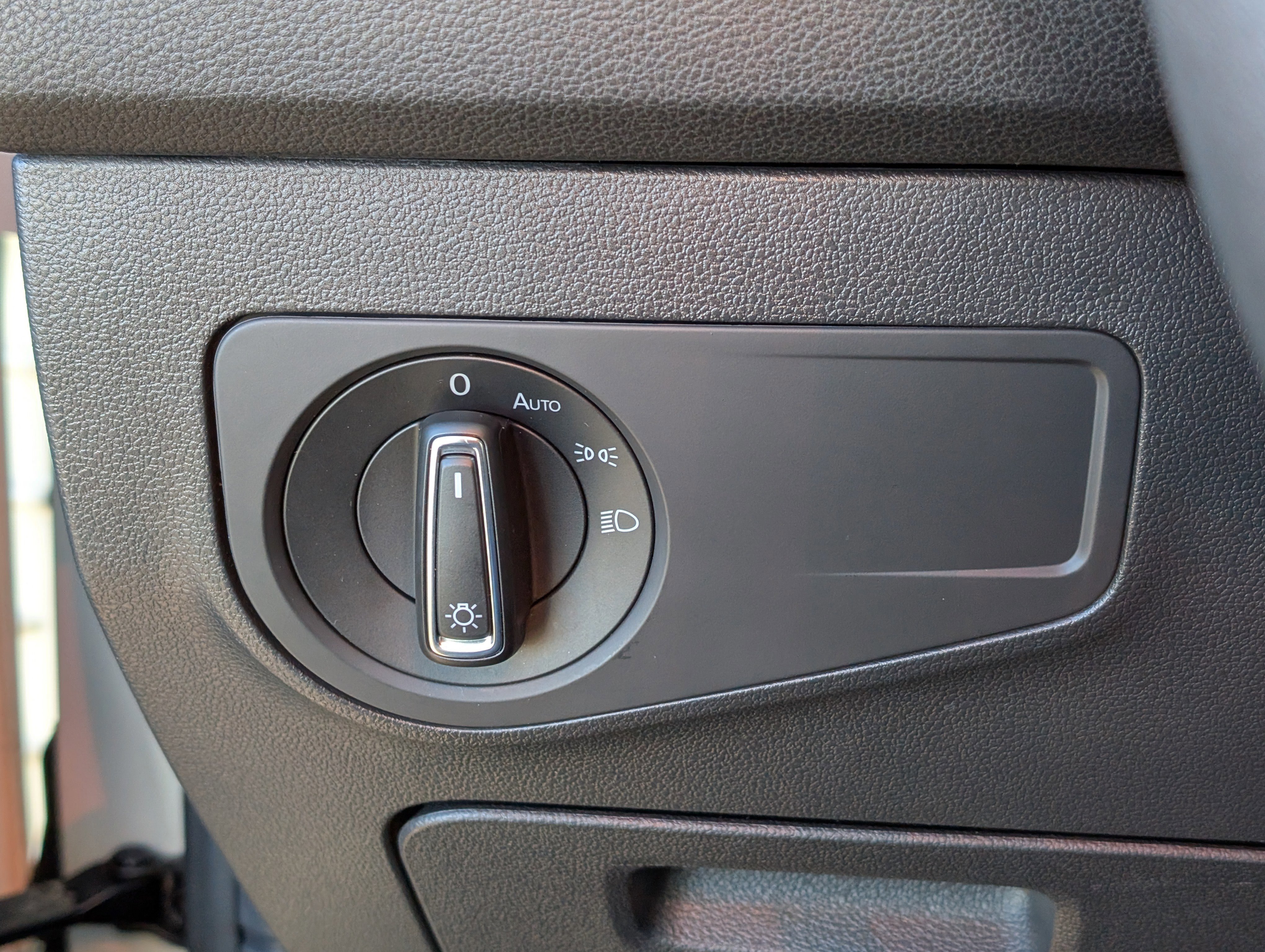 Used 2020 Volkswagen Tiguan SE image 21