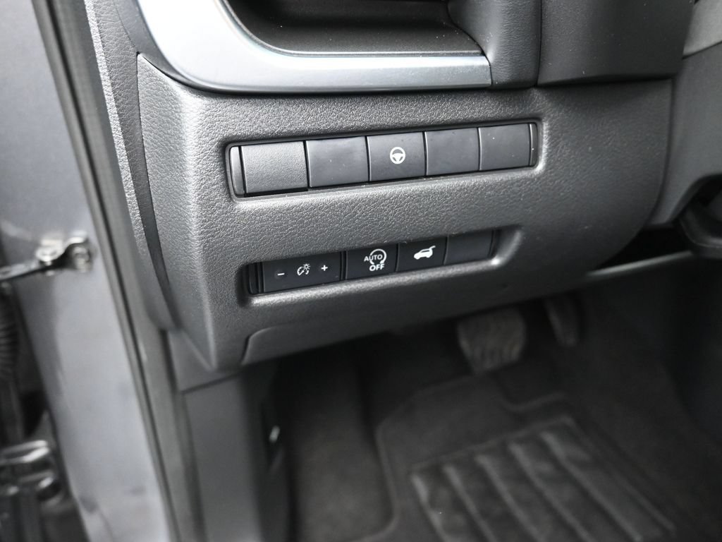 Used 2025 Nissan Rogue SV AWD/4WD image 13
