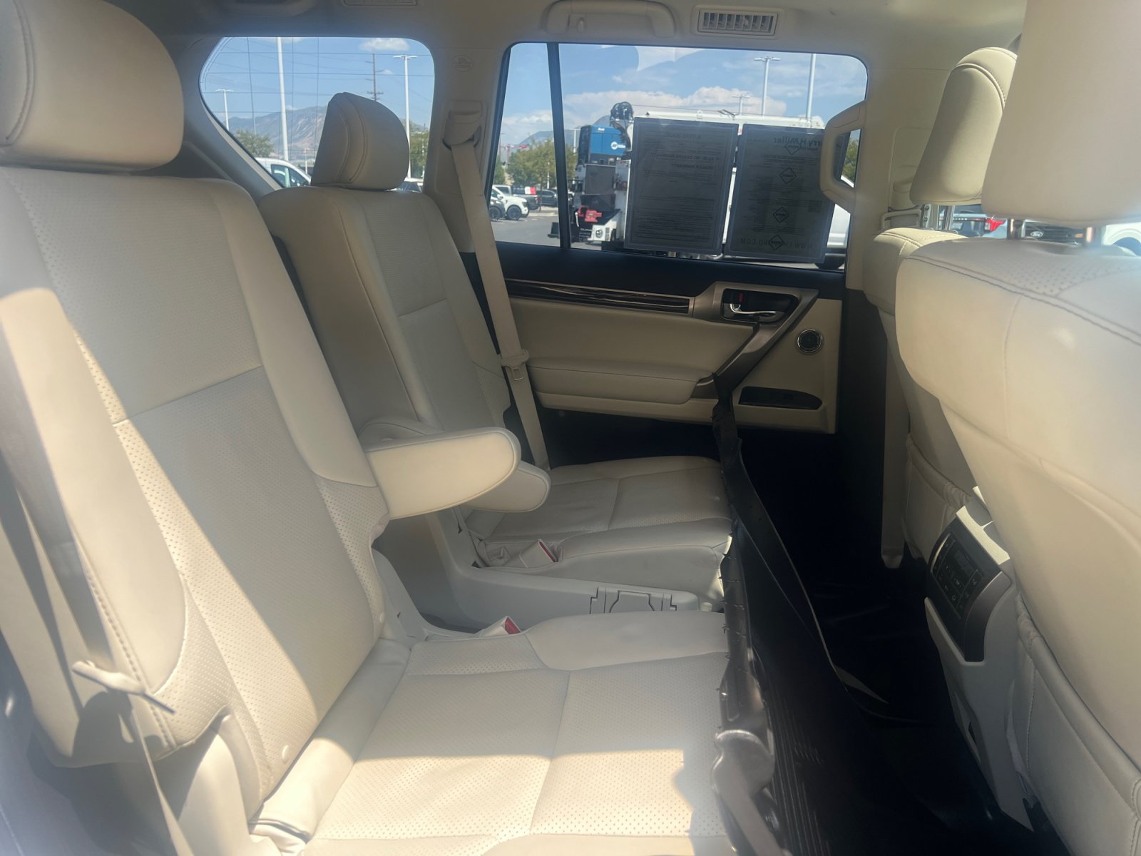 Used 2020 Lexus GX 460 Luxury w/ Luxury Sport Package AWD/4WD image 31