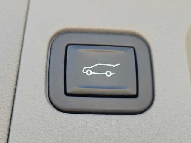 Used 2024 Cadillac XT5 Premium Luxury w/ Technology Package FWD image 11