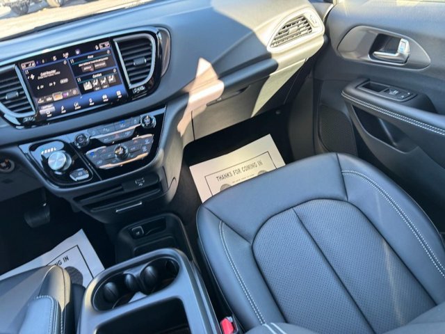 Used 2026 Chrysler Voyager LX FWD image 16