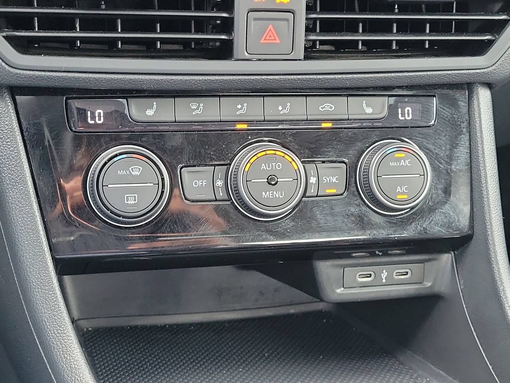 Used 2024 Volkswagen Jetta SE FWD image 29