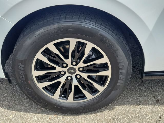Certified 2025 Ford Expedition Max Platinum AWD/4WD image 9