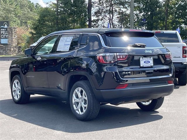 Used 2024 Jeep Compass Sport image 3