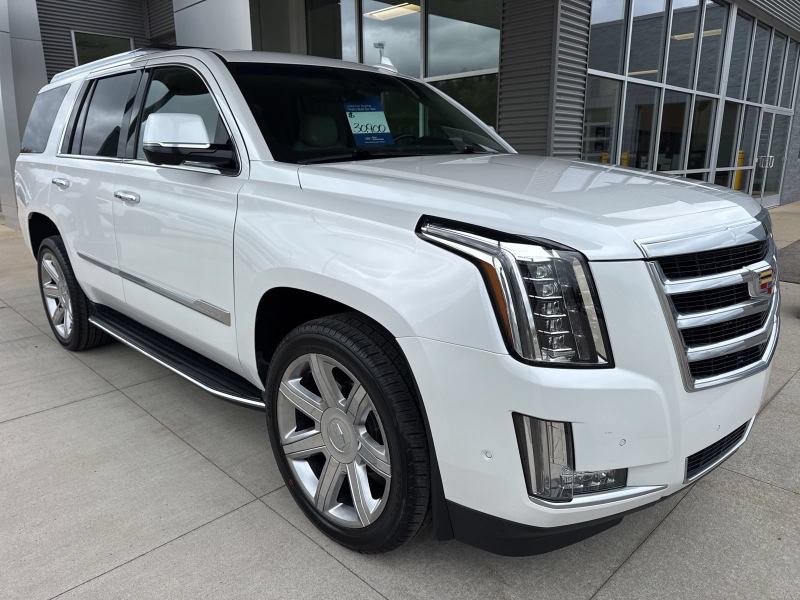 Used 2019 Cadillac Escalade Luxury AWD/4WD image 10