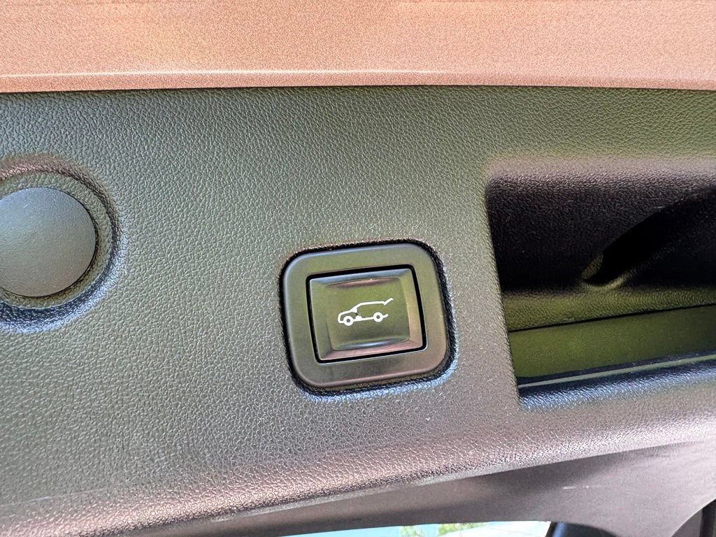 Used 2019 Chevrolet Equinox LT w/ Driver Convenience Package FWD image 39
