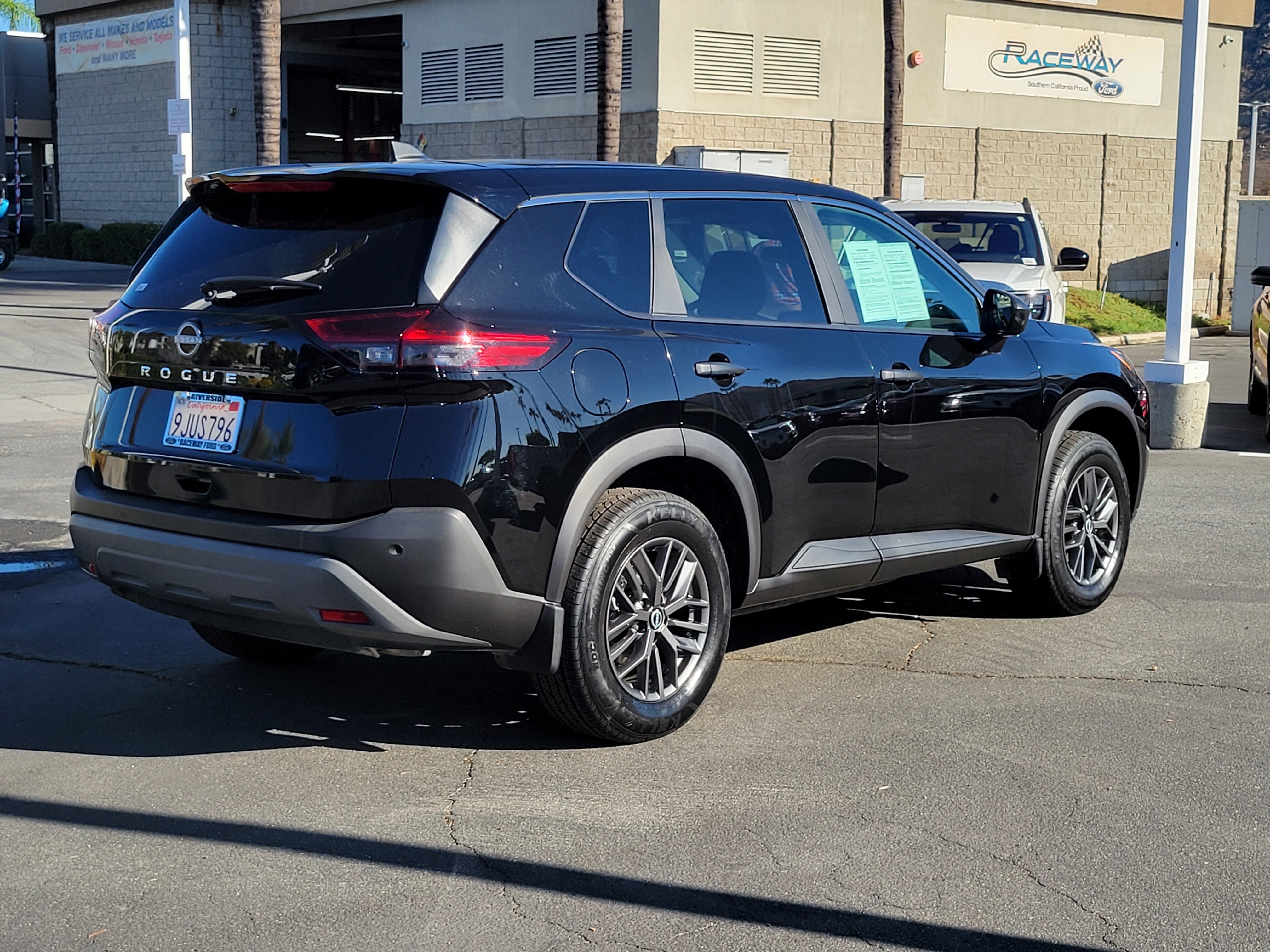 Used 2023 Nissan Rogue S FWD image 2