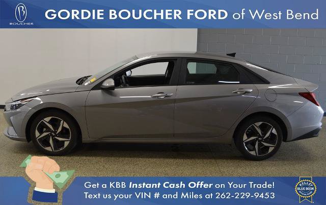 Used 2023 Hyundai Elantra SEL w/ Convenience Package FWD image 2