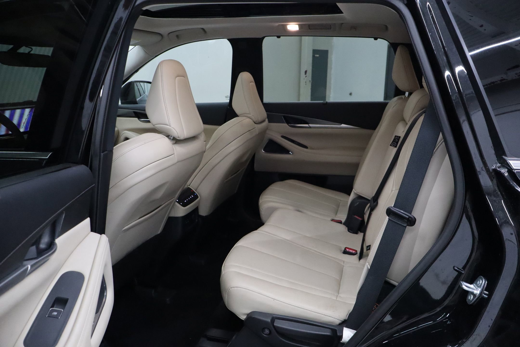 Used 2023 INFINITI QX60 Luxe w/ Performance Audio Package FWD image 28