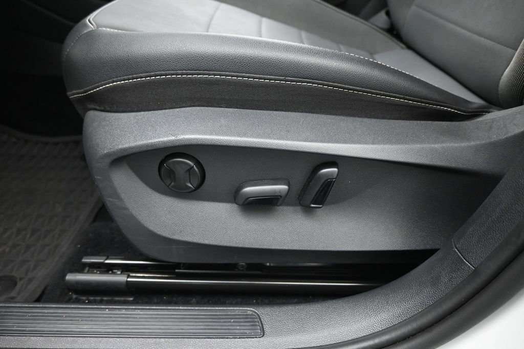 Used 2022 Volkswagen Taos SE FWD image 9