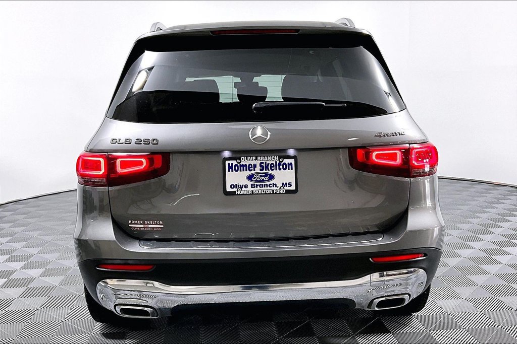Used 2022 Mercedes-Benz GLB 250 4MATIC w/ Premium Package Lite image 4