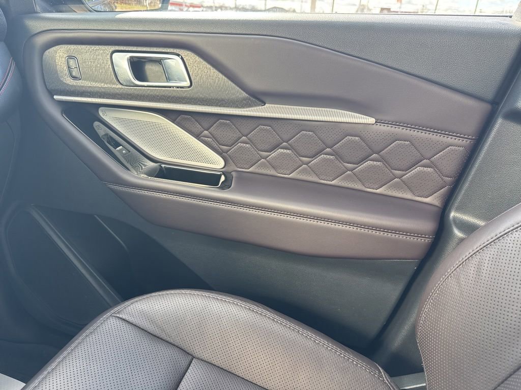 Certified 2025 Ford Explorer Platinum w/ Ultimate Package image 27