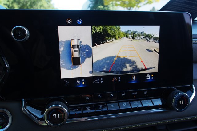 Used 2024 Chevrolet Colorado ZR2 w/ Technology Package AWD/4WD image 30