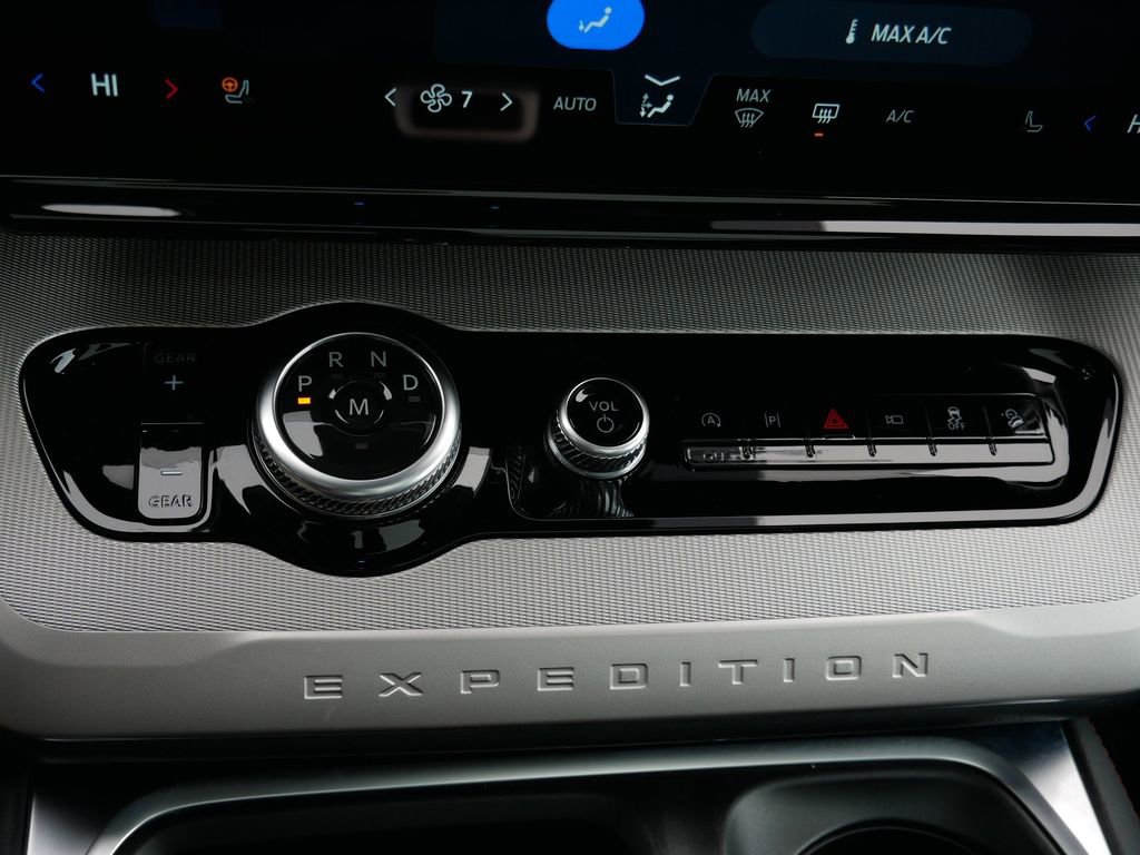 Certified 2025 Ford Expedition Active AWD/4WD image 23