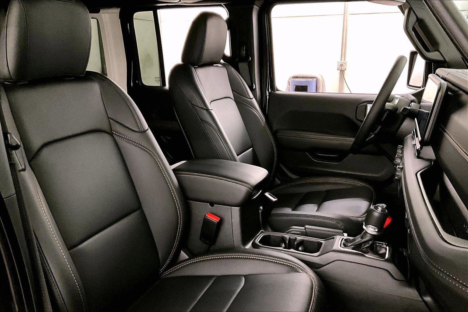 Used 2024 Jeep Wrangler Sahara w/ Technology Group image 7