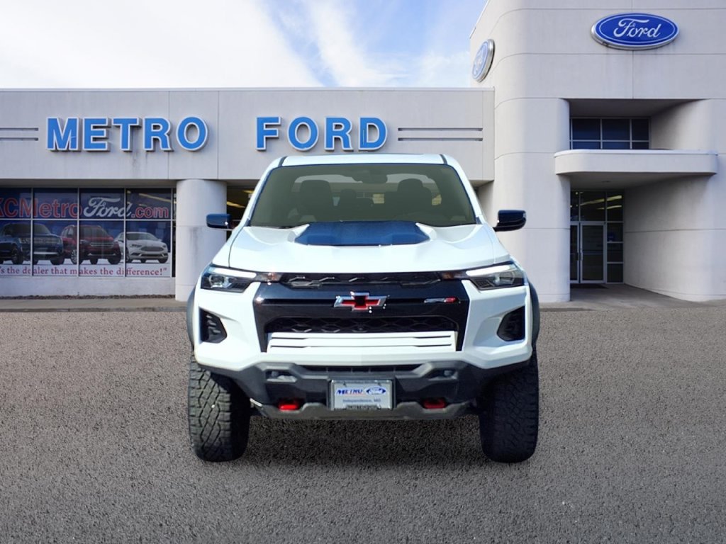 Used 2025 Chevrolet Colorado ZR2 w/ Technology Package AWD/4WD image 8