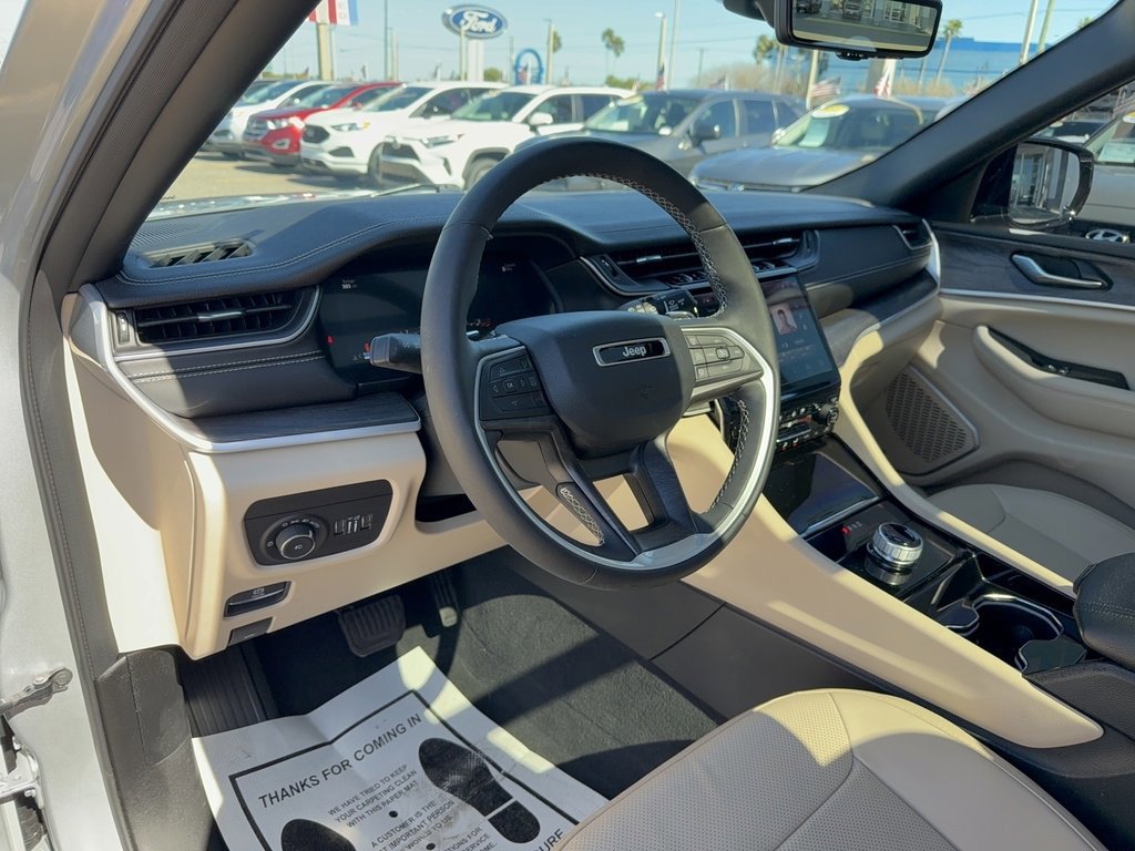 Used 2023 Jeep Grand Cherokee L Limited w/ Luxury Tech Group II image 11