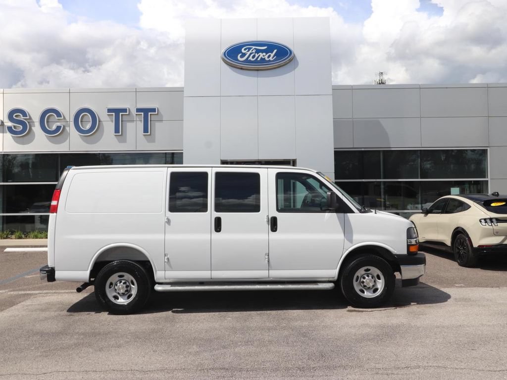 Used 2025 Chevrolet Express 2500 w/ Driver Convenience Package RWD image 17