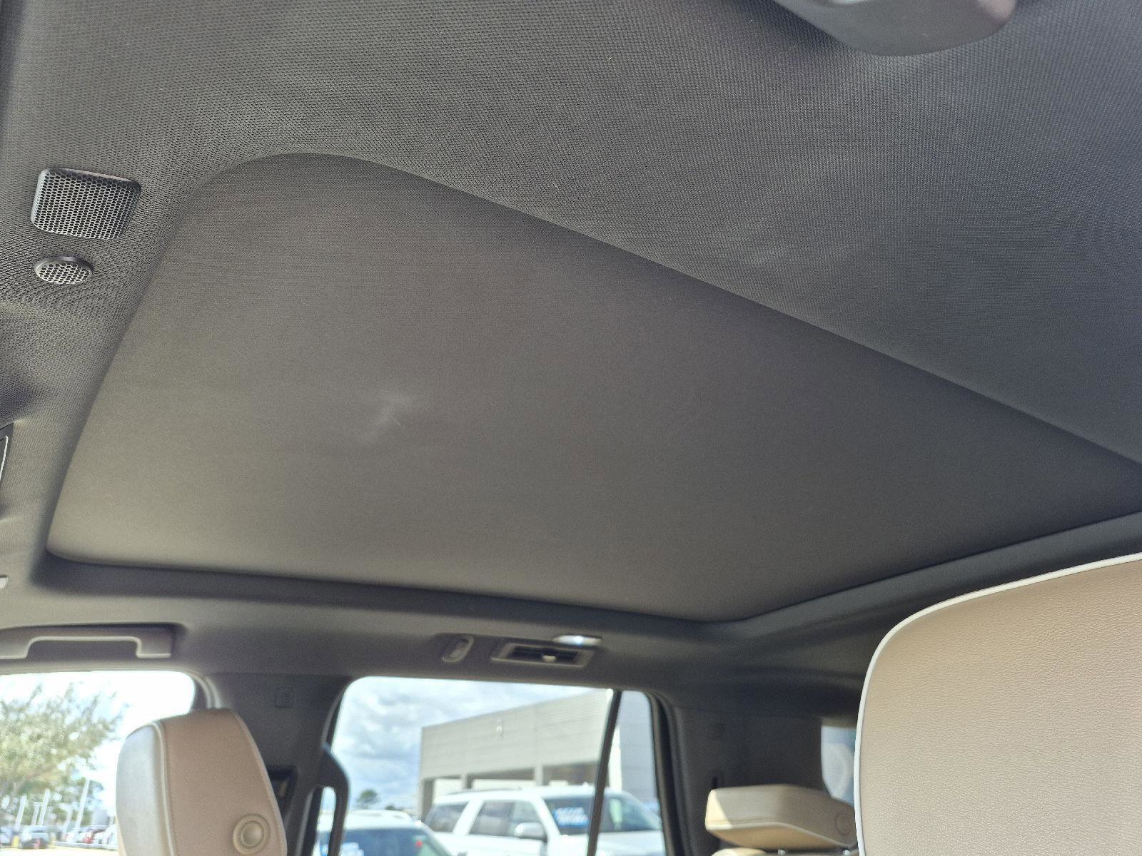 Used 2021 Chevrolet Tahoe Premier w/ Premium Package image 16