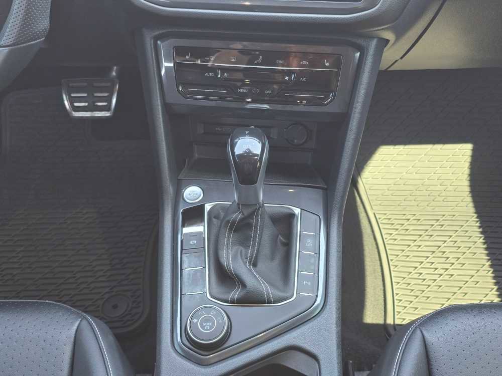 Used 2022 Volkswagen Tiguan SE R-Line AWD/4WD image 13
