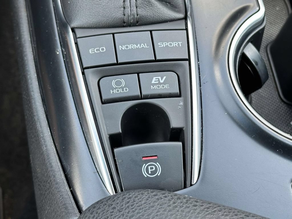 Used 2018 Toyota Camry XLE FWD image 21
