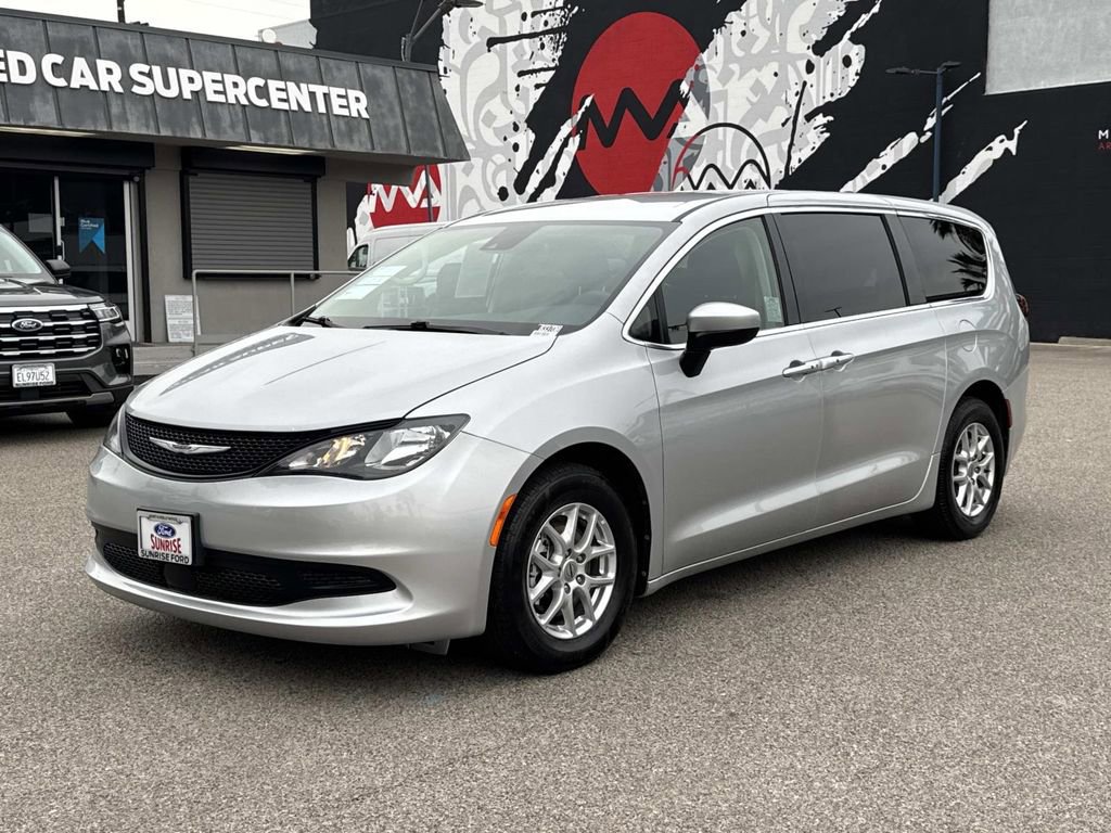 Used 2023 Chrysler Voyager LX image 2